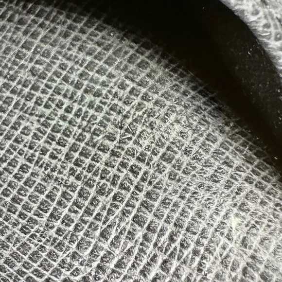 SOLD OUT Louis Vuitton Monogram 10 mans wallet this is 9/10 Authentic Lv wallet. - Picture 7 of 12